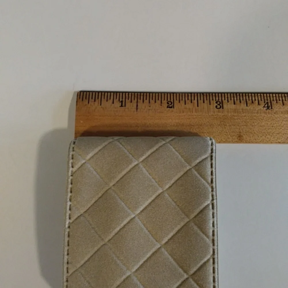 Oleg Cassini Tan Quilted manicure set - Picture 3 of 6